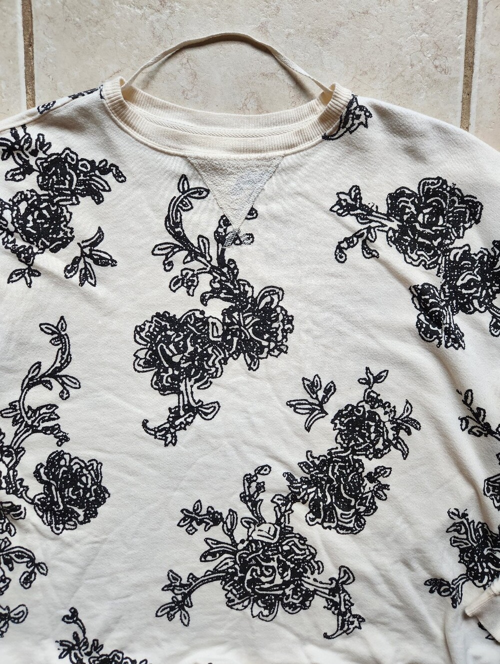 We The Free Free People Oversized Floral Crewneck Sweatshirt Large Cream Black - Picture 4 of 9